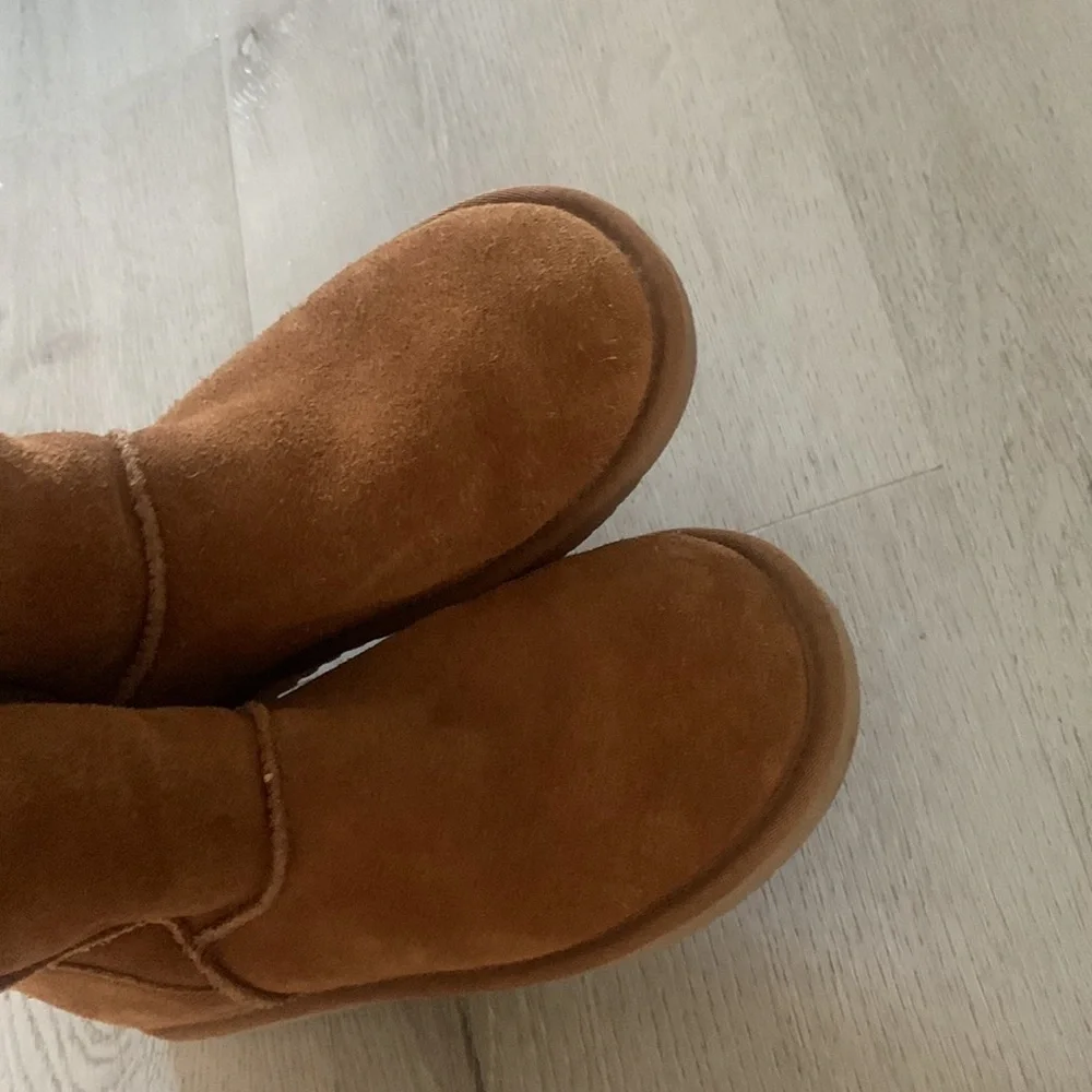 UGG KOOLABURRA Chestnut Suede Low‎ Boot Fur Lined size 6 tan camel fall winter